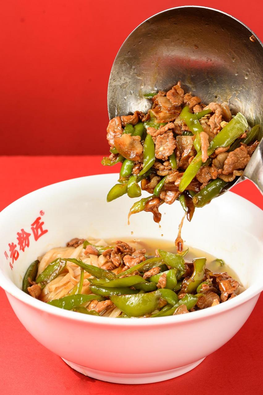 圆白菜炒肉做法_圆白菜炒三层肉_炒肉圆白菜粉丝